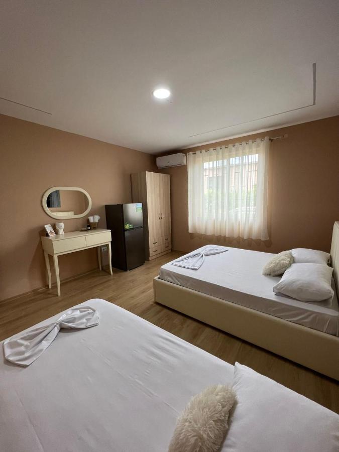 Miqt Guest House Shkodër Esterno foto