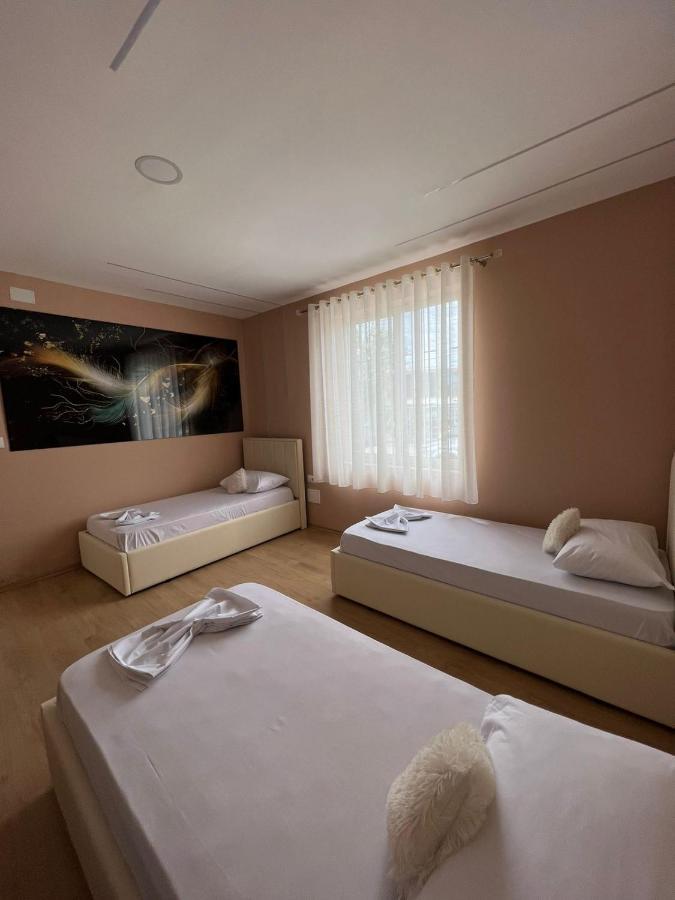 Miqt Guest House Shkodër Esterno foto