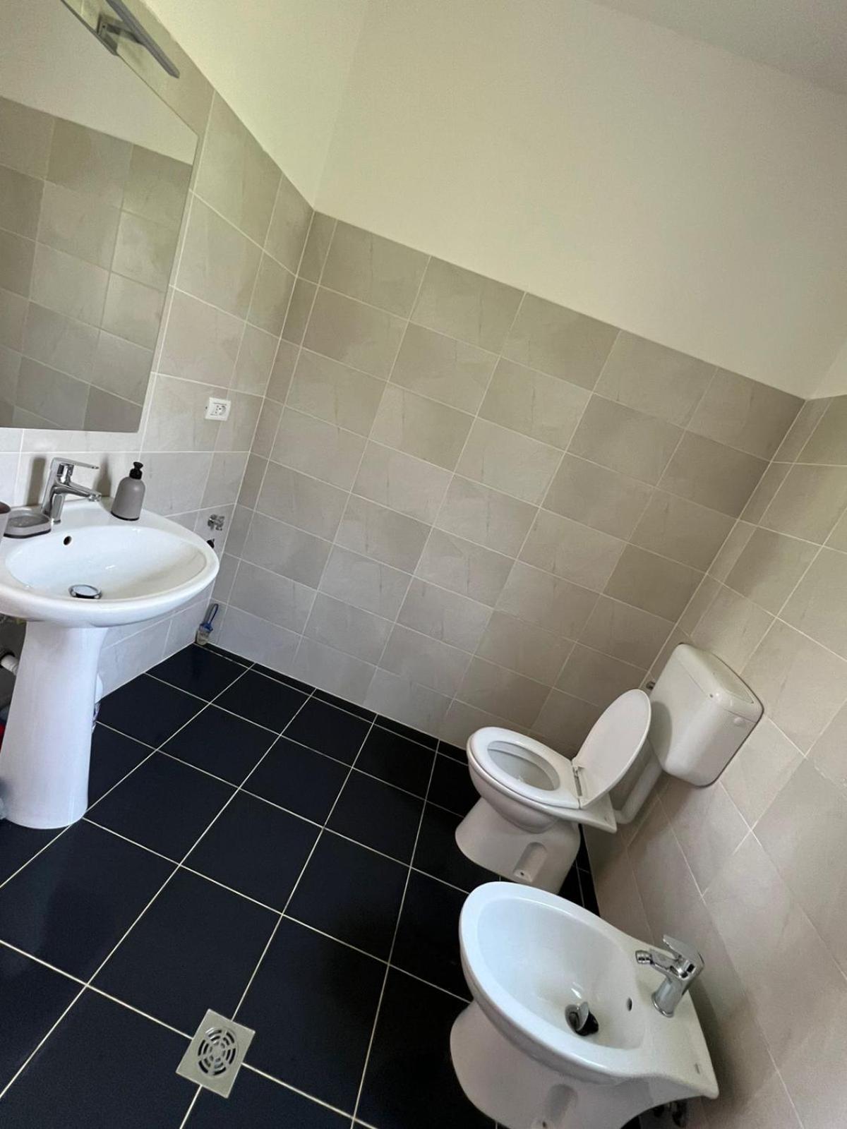 Miqt Guest House Shkodër Esterno foto